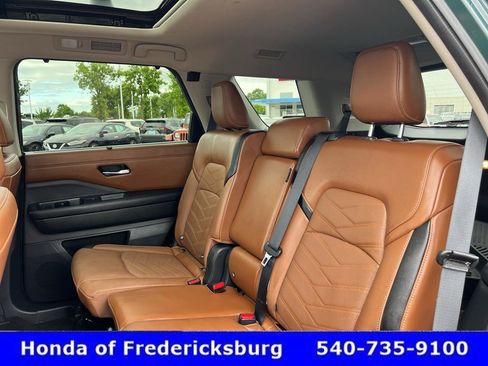 Used 2024 Nissan Pathfinder Platinum w/ Cargo Package AWD/4WD image 28