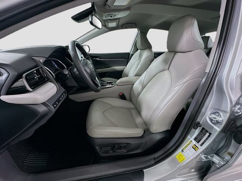 Used 2022 Toyota Camry XLE FWD image 19
