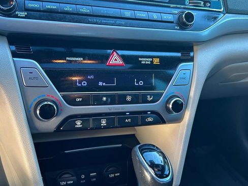 Used 2017 Hyundai Elantra Limited w/ Limited Tech Package 04 FWD image 21