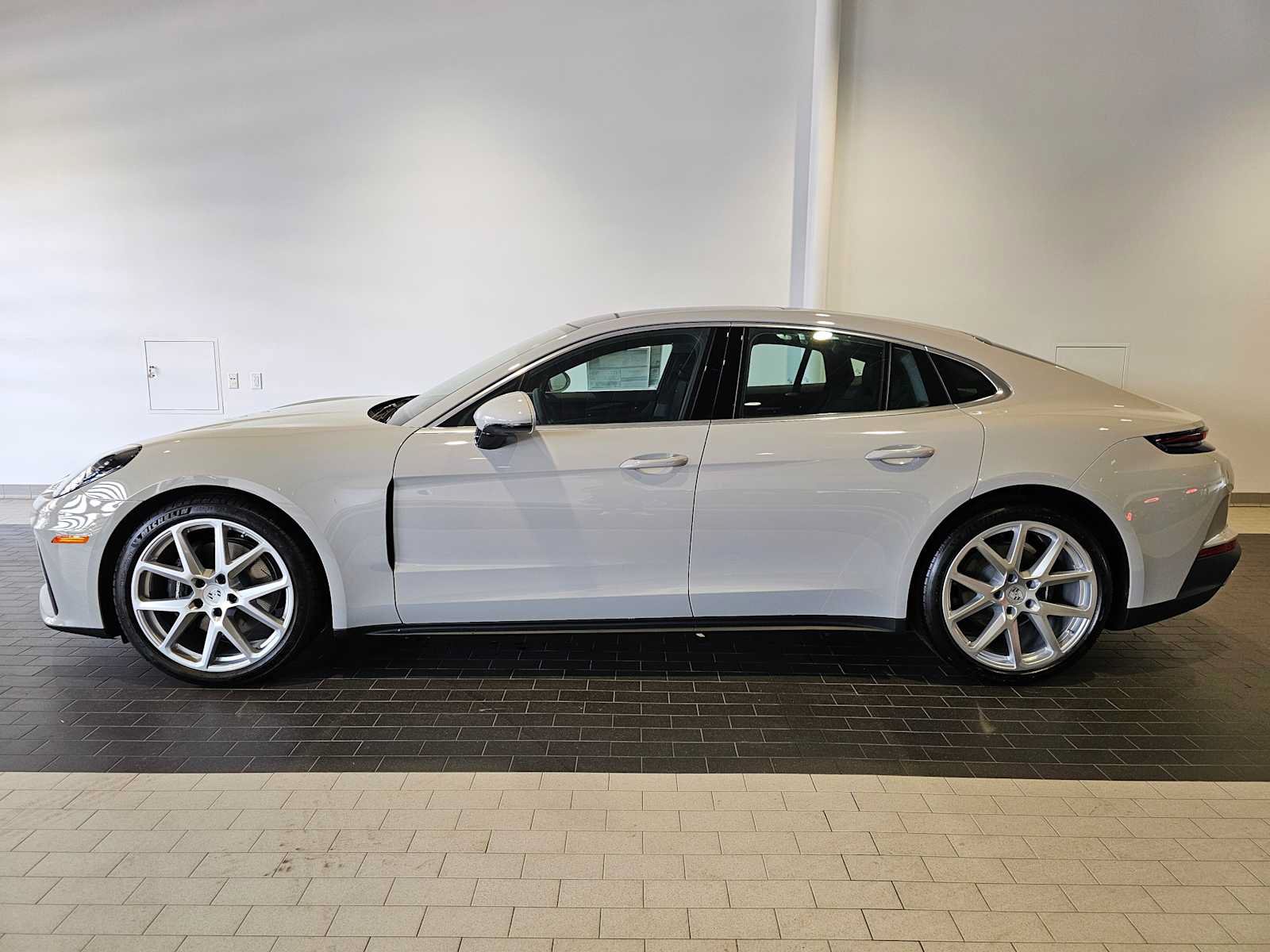 New 2025 Porsche Panamera 4 AWD/4WD image 2