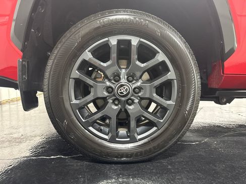 Used 2025 Toyota Sequoia Platinum AWD/4WD image 8