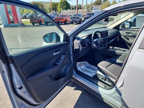 New 2026 Nissan Rogue SV image 10