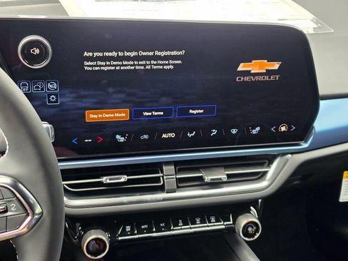 New 2026 Chevrolet Equinox EV LT AWD/4WD image 23