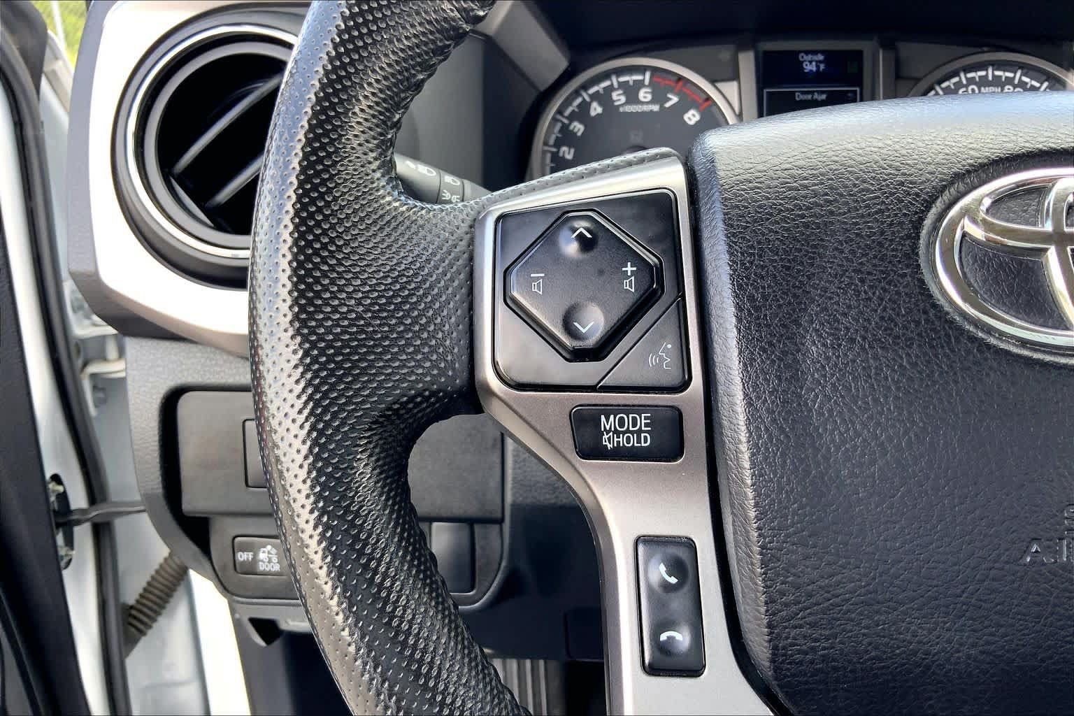 Used 2022 Toyota Tacoma SR5 AWD/4WD image 23