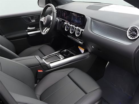 Used 2025 Mercedes-Benz GLA 250 4MATIC image 19