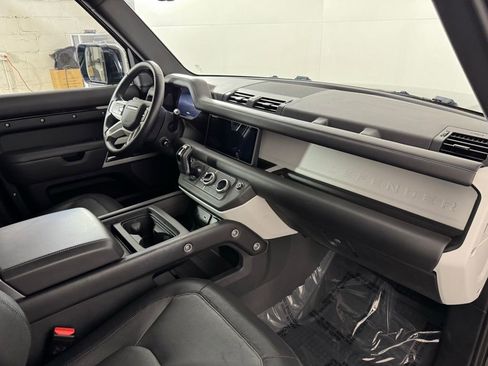 Used 2023 Land Rover Defender 110 X-Dynamic SE image 10