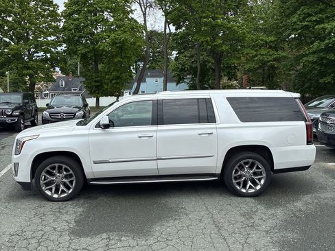 Used 2019 Cadillac Escalade ESV Premium Luxury AWD/4WD image 3