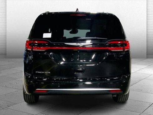 New 2026 Chrysler Pacifica Pinnacle image 34