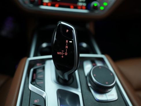 Used 2022 BMW 745e xDrive w/ M Sport Package AWD/4WD image 53