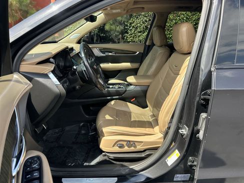 Used 2020 Cadillac XT6 Sport w/ Platinum Package image 11