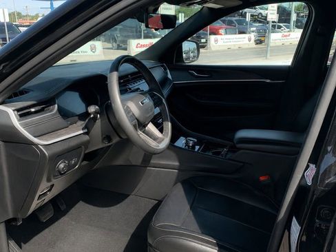 Used 2024 Jeep Grand Cherokee L Limited w/ Luxury Tech Group II AWD/4WD image 2