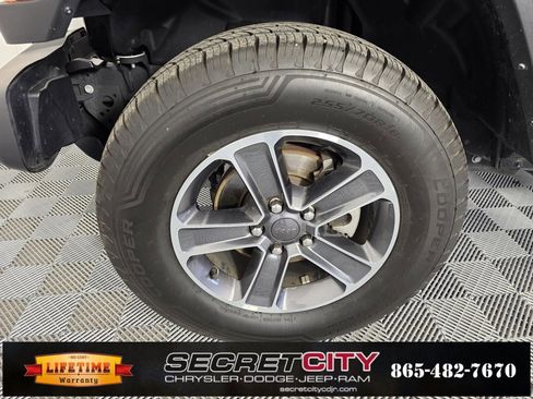 Used 2023 Jeep Wrangler Sahara image 9