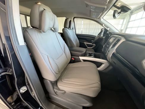 Used 2017 Nissan Titan SV image 24