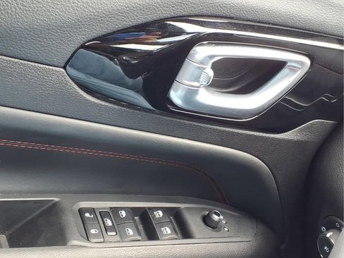 Used 2025 Jeep Compass Trailhawk AWD/4WD image 25
