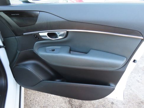 Used 2020 Volvo XC90 T6 Momentum image 22