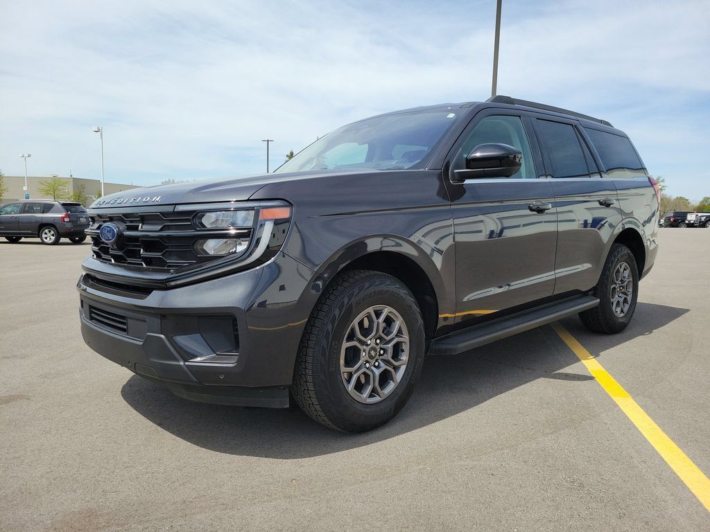 Used 2025 Ford Expedition Active RWD image 2