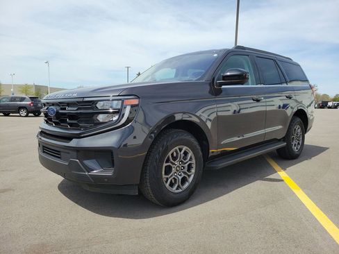 Used 2025 Ford Expedition Active RWD image 2