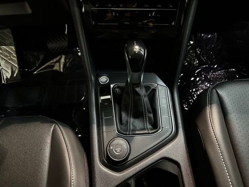Used 2022 Volkswagen Tiguan SE image 22