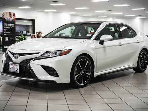Used 2018 Toyota Camry XSE w/ Driver Assist Package FWD image 3