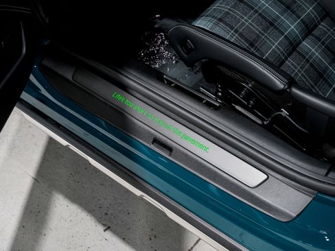 Used 2024 Porsche 911 Dakar image 25