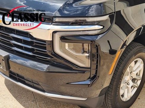 Used 2025 Chevrolet Suburban LS image 11
