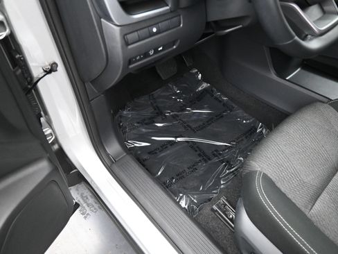 Used 2025 Nissan Rogue SV AWD/4WD image 13