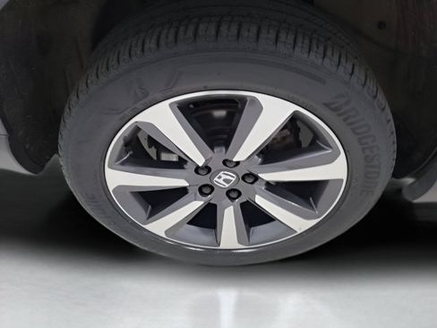 Used 2023 Honda Pilot Touring image 11