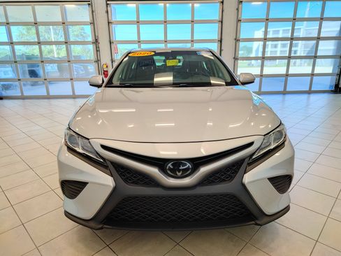 Used 2020 Toyota Camry SE FWD image 8