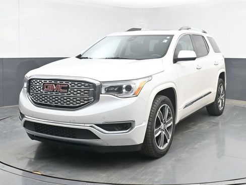 Used 2017 GMC Acadia Denali w/ Technology Package FWD image 10