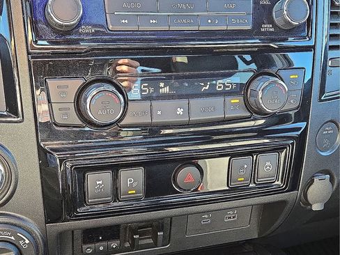 Used 2021 Nissan Titan PRO-4X w/ Pro-4x Convenience Package image 30