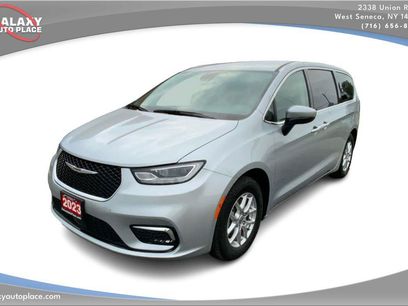 Used 2023 Chrysler Pacifica Touring-L