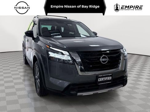 Used 2025 Nissan Pathfinder SL AWD/4WD image 1