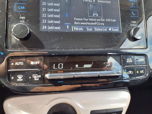 Used 2017 Toyota Prius Two w/ Prius Two Safety Plus Package FWD image 7
