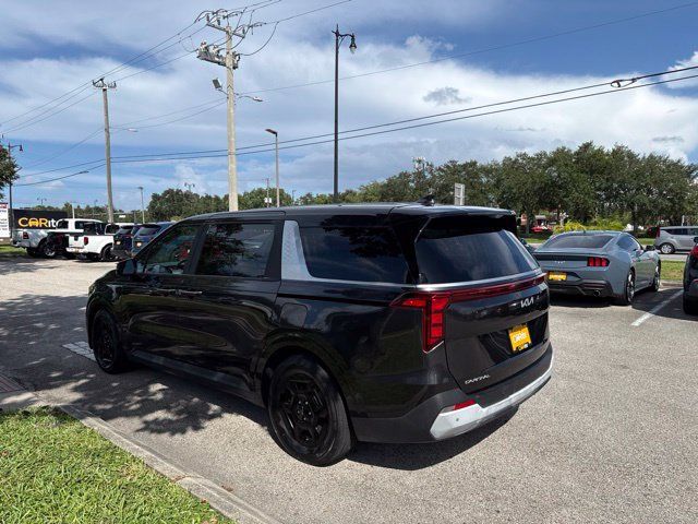 Used 2025 Kia Carnival FWD image 5
