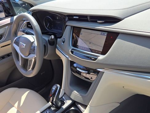 Used 2025 Cadillac XT5 Premium Luxury w/ LPO, Floor Liner Package image 11