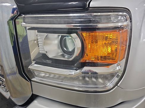 Used 2018 GMC Sierra 2500 Denali image 35