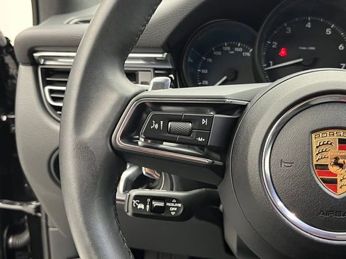 Used 2025 Porsche Macan image 13