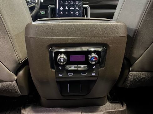 Used 2025 GMC Yukon Elevation w/ Elevation Premium Package AWD/4WD image 29