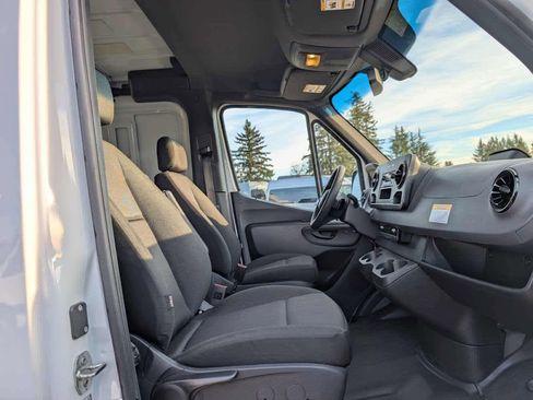 Used 2025 Mercedes-Benz Sprinter 2500 image 11