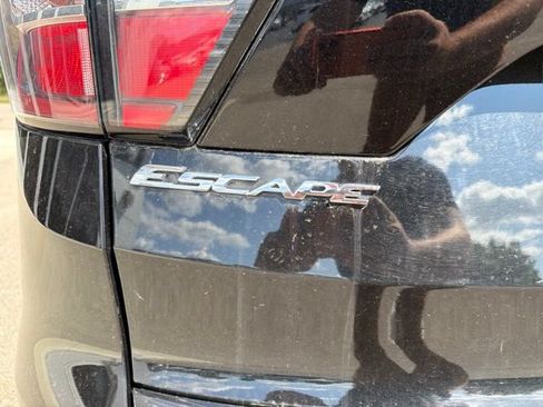 Used 2018 Ford Escape SE w/ SE Sync 3 Package FWD image 10