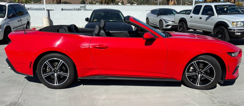 Used 2024 Ford Mustang Convertible RWD image 4