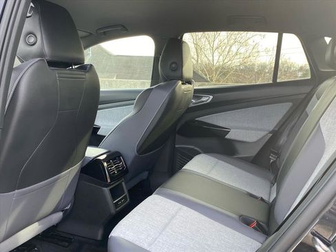 Certified 2023 Volkswagen ID.4 Pro image 19