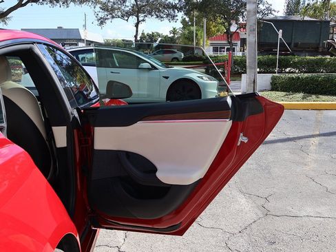 Used 2022 Tesla Model S image 28