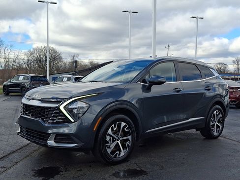 Used 2023 Kia Sportage EX image 3