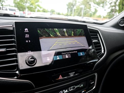 Used 2025 Honda Passport TrailSport image 25