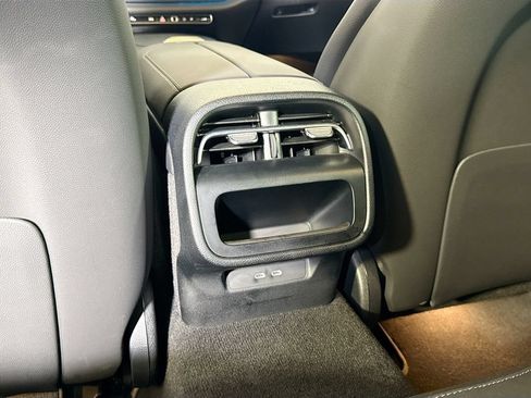 Used 2025 Mercedes-Benz E 350 Sedan image 18