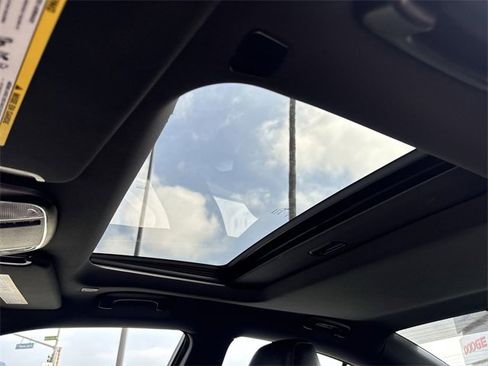 Certified 2022 Dodge Charger SXT w/ Leather Interior Group image 21