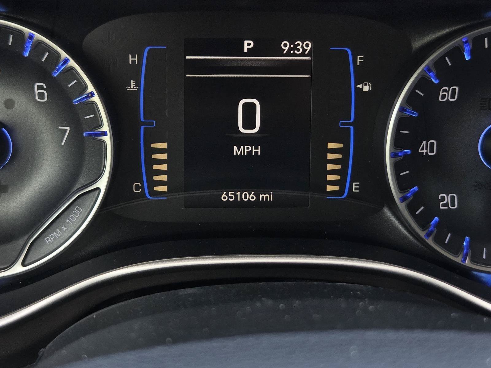 Used 2023 Chrysler Voyager LX FWD image 27