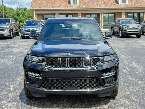 Used 2023 Jeep Grand Cherokee Limited w/ Luxury Tech Group II AWD/4WD image 4