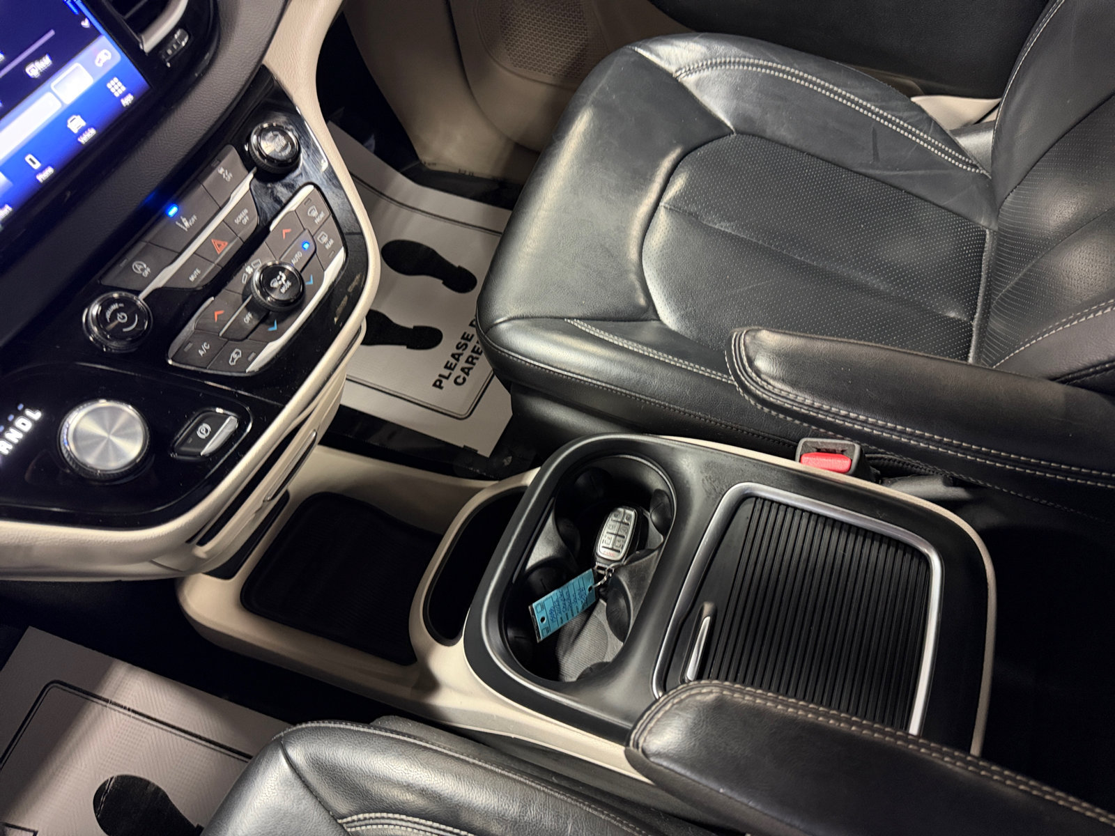 Used 2022 Chrysler Pacifica Touring-L FWD image 33